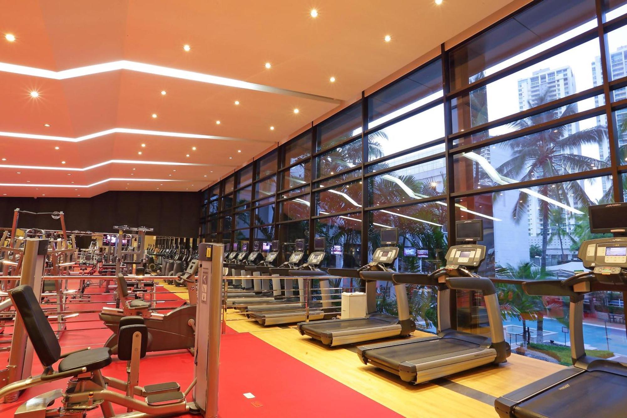 Sheraton Grand Panama Exterior foto The gym at the hotel