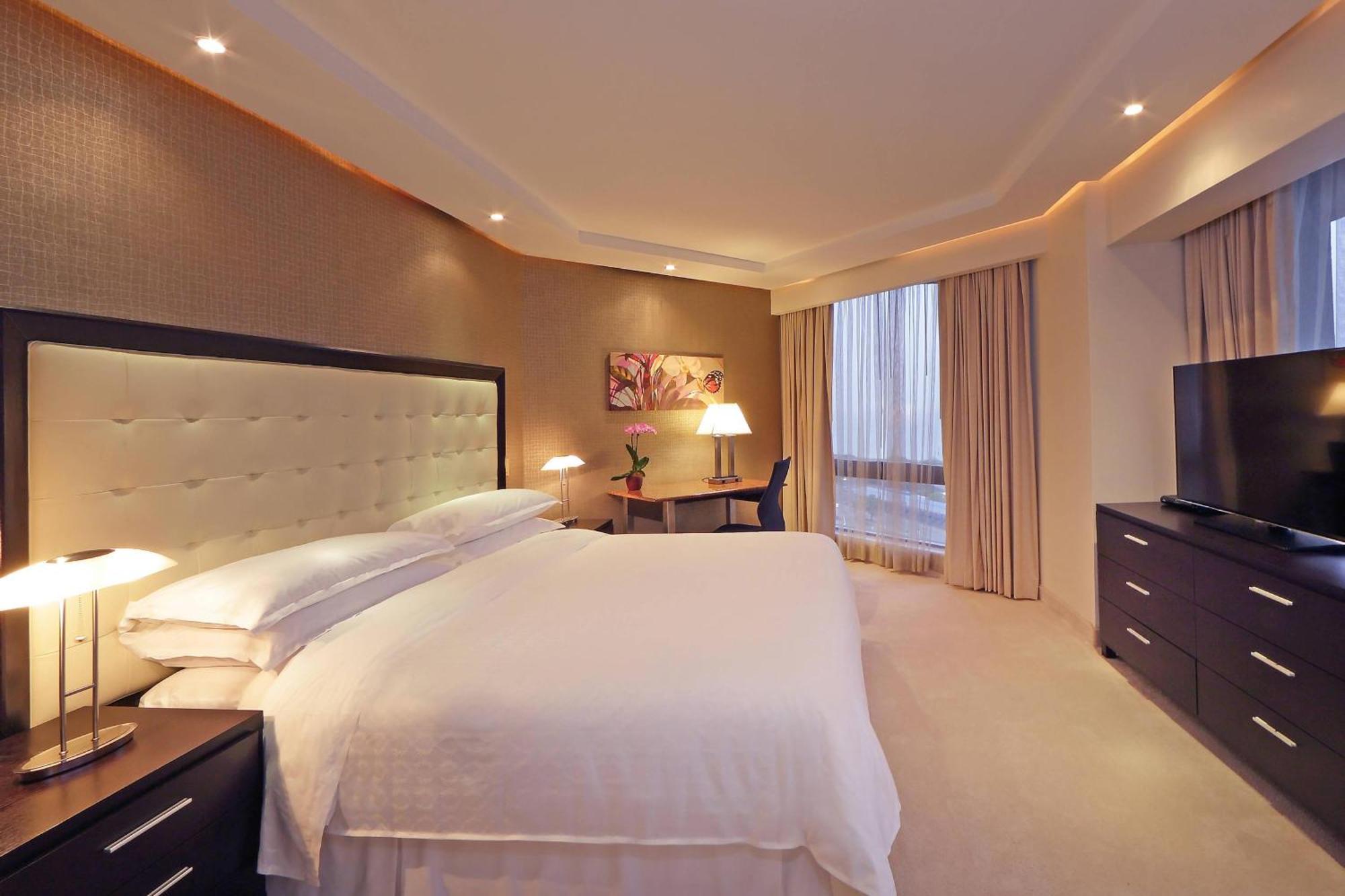 Sheraton Grand Panama Exterior foto A bedroom at the hotel