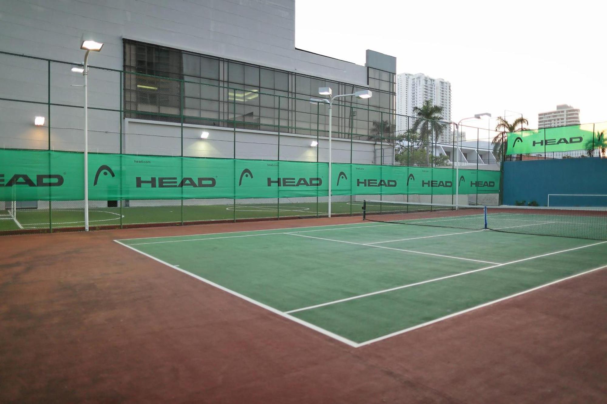 Sheraton Grand Panama Exterior foto Tennis court at the club