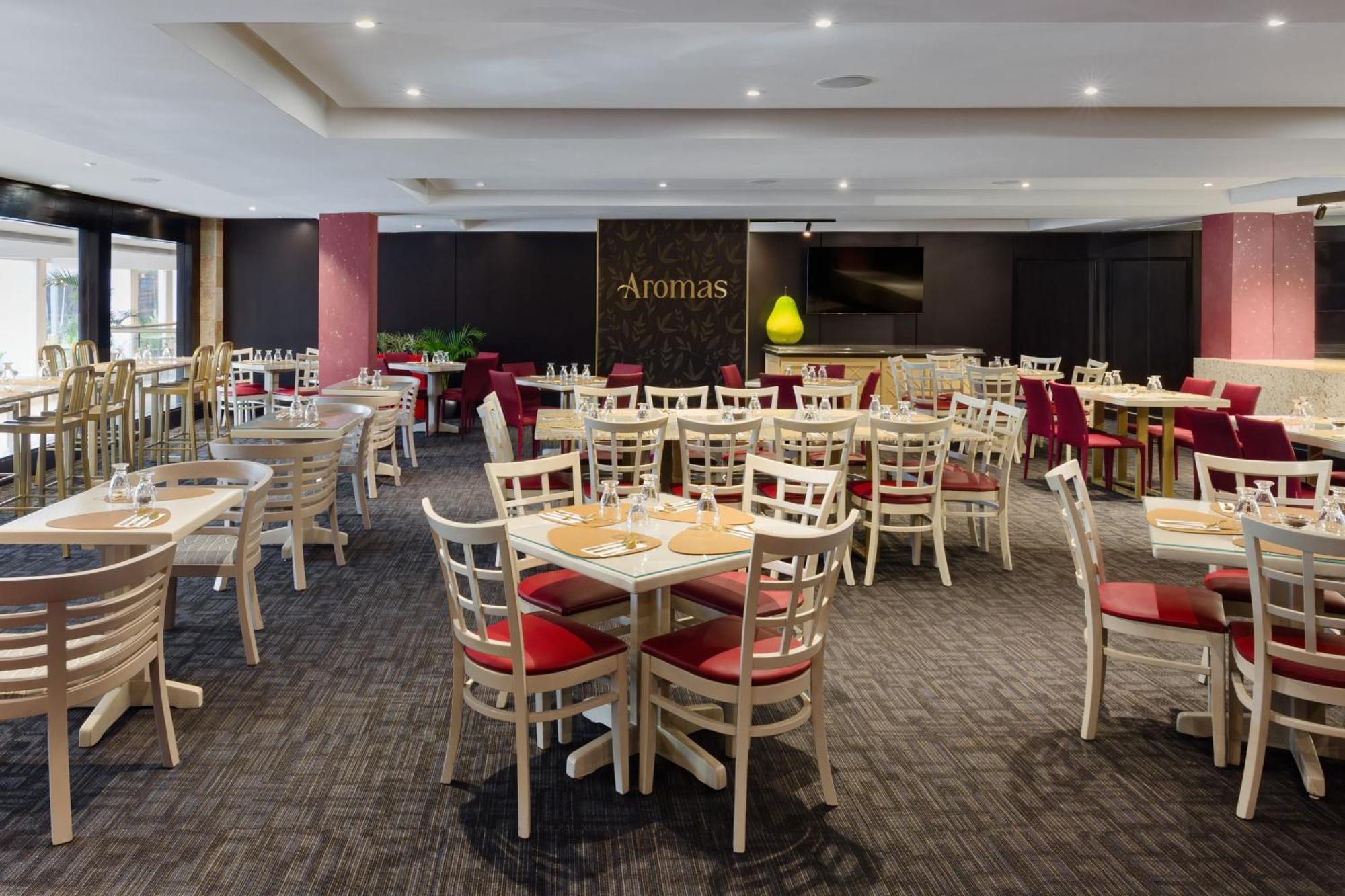 Sheraton Grand Panama Exterior foto A restaurant in the airport