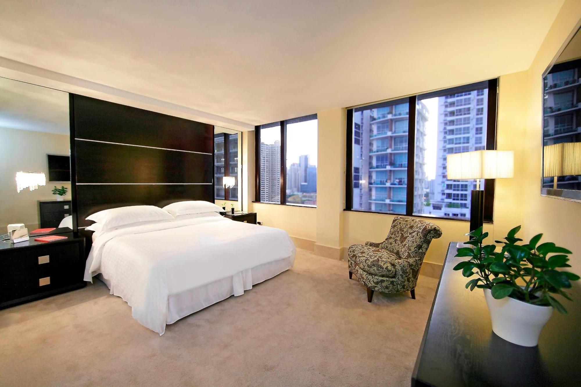 Sheraton Grand Panama Exterior foto A bedroom at the Mandarin Oriental, Hong Kong