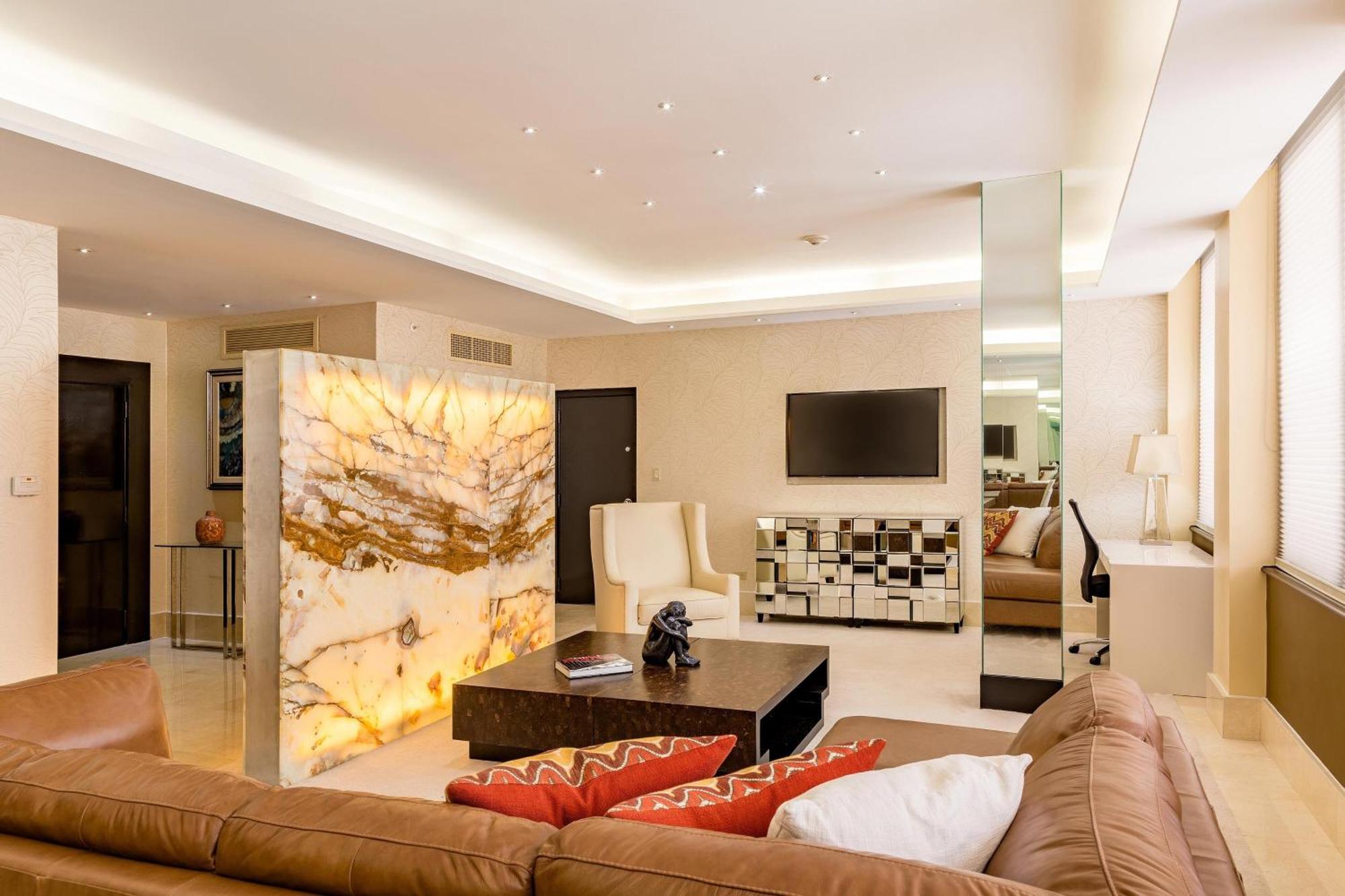 Sheraton Grand Panama Exterior foto A living room with indirect lighting