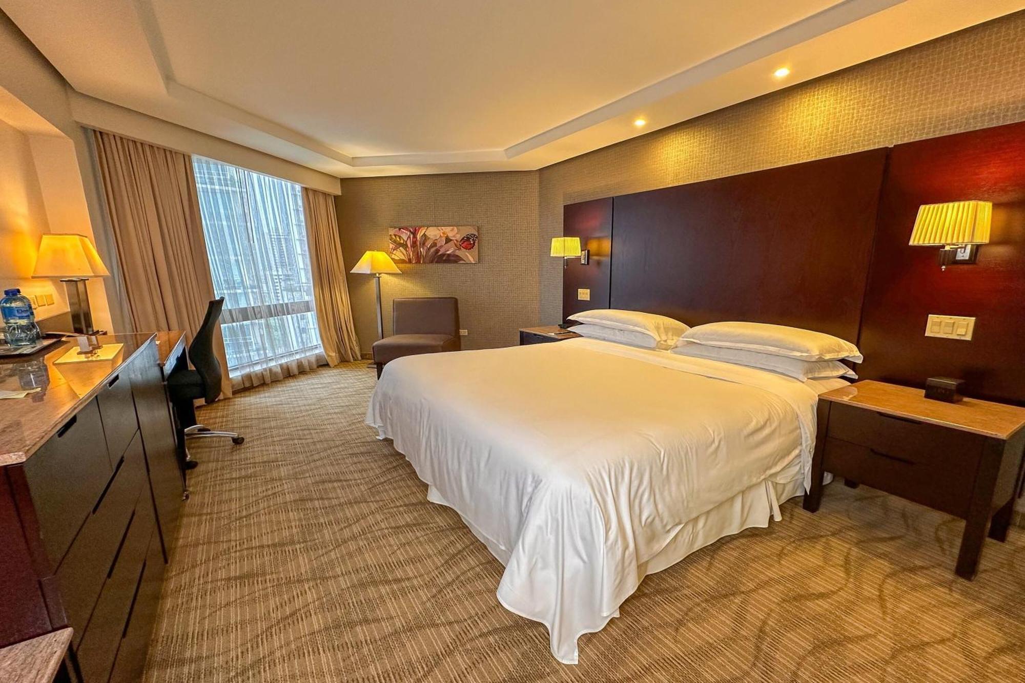 Sheraton Grand Panama Exterior foto A room at the hotel