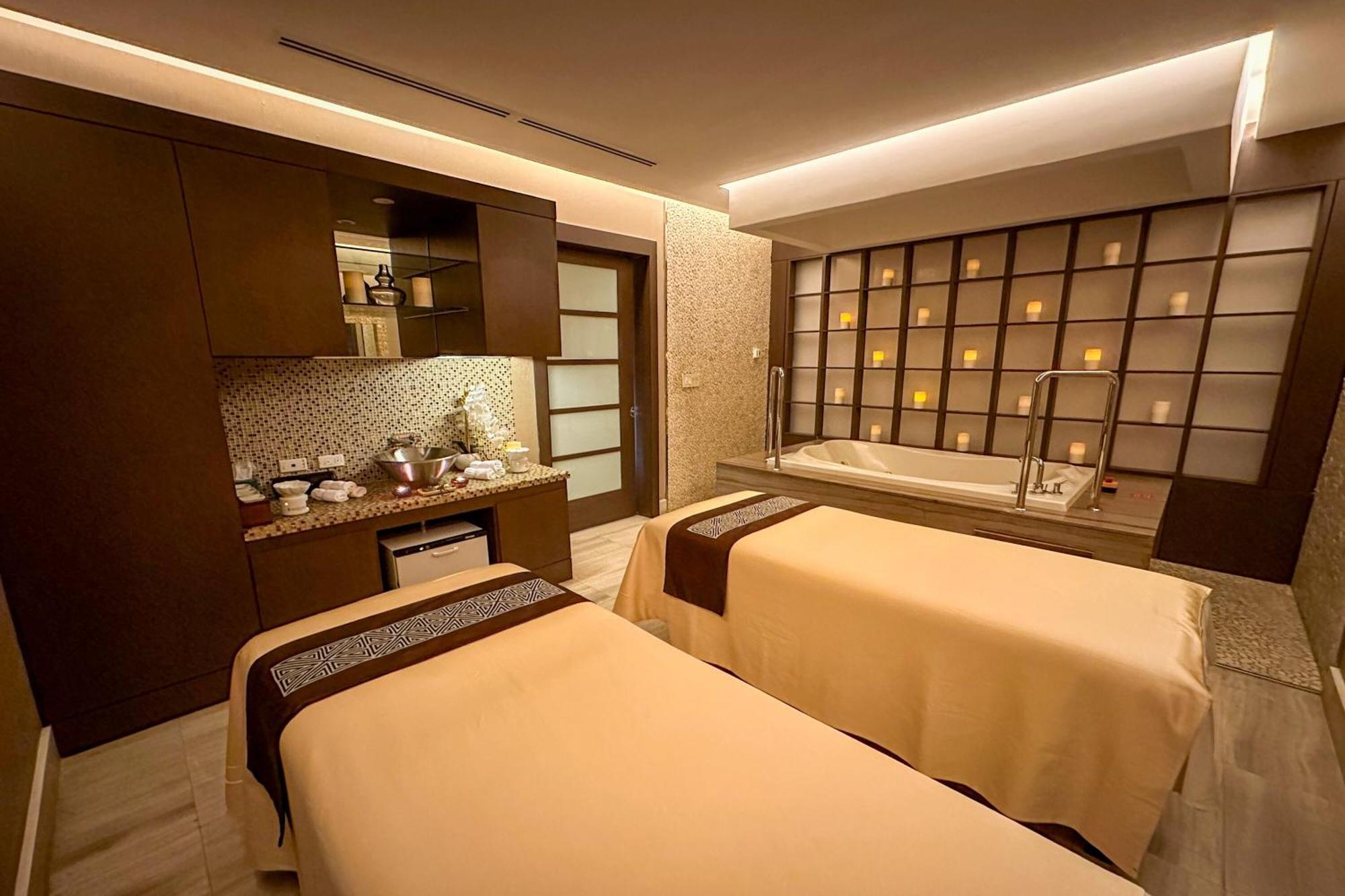 Sheraton Grand Panama Exterior foto A treatment room at the spa