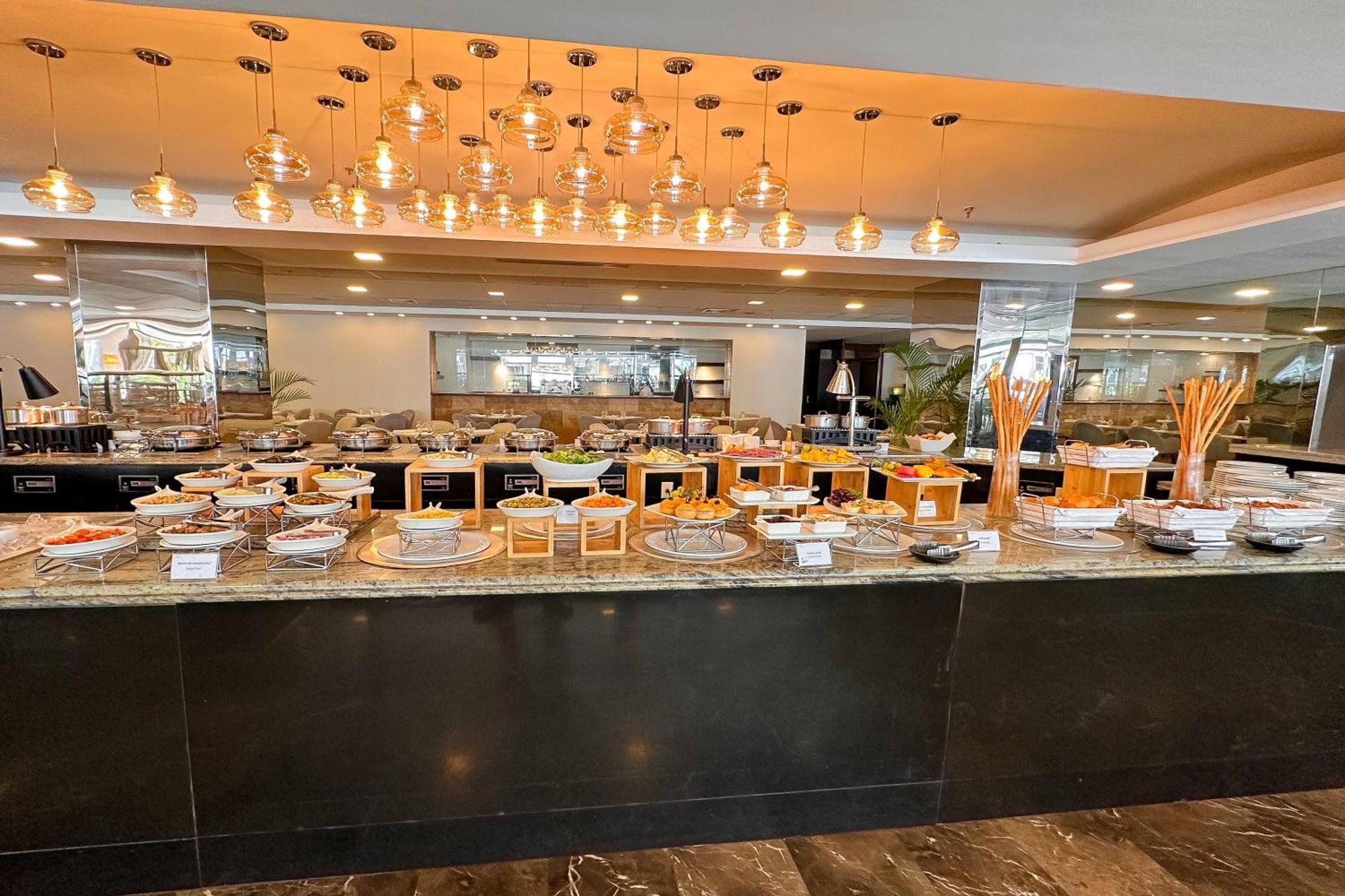 Sheraton Grand Panama Exterior foto The buffet at the hotel
